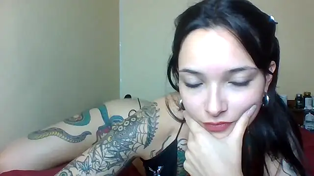 Snapshot of felinebitxx chatting on February 17, 2025, 2:42 am felinebitxx online show from February 17, 2025, 2:42 am