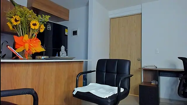 mia world  online show from April 16, 2026, 12:44 am