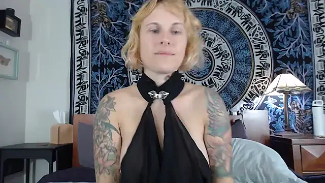 Snapshot of Cutikatxoxo chatting on October 18, 2025, 1:40 am Cutikatxoxo online show from October 18, 2025, 1:40 am