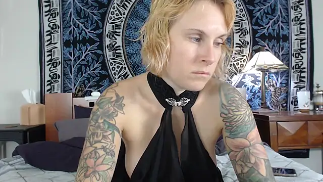 Snapshot of Cutikatxoxo chatting on October 21, 2025, 1:38 am Cutikatxoxo online show from October 21, 2025, 1:38 am