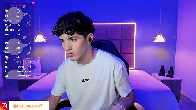 AlejooTwink online show from July 25, 2026, 3:03 am