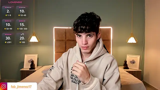 AlejooTwink online show from April 13, 2026, 2:48 am