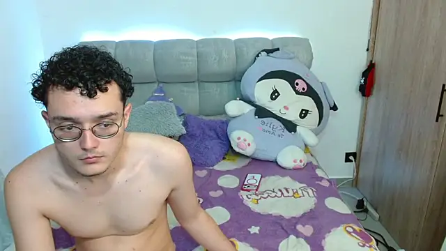 Snapshot of Kylie_martinez chatting on April 13, 2026, 4:38 am Kylie martinez online show from April 13, 2026, 4:38 am