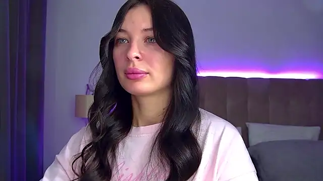 Snapshot of AlexandraBloom chatting on November 17, 2025, 6:23 pm AlexandraBloom online show from November 17, 2025, 6:23 pm