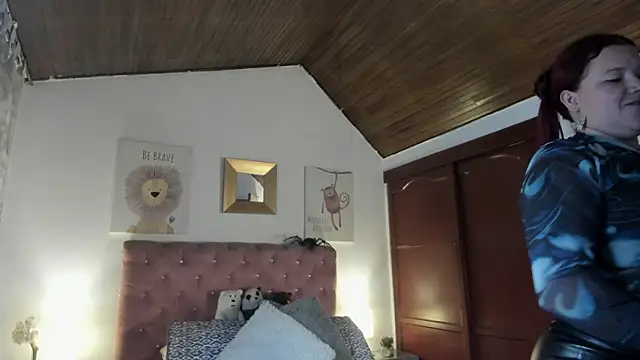 Snapshot of CelessteRedds chatting on February 17, 2026, 12:02 pm CelessteRedds online show from February 17, 2026, 12:02 pm