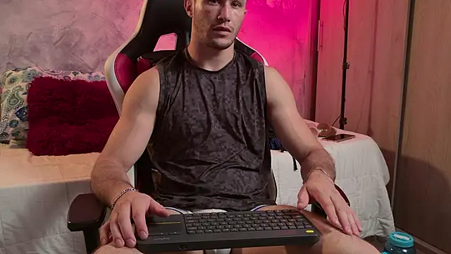 Snapshot of AxelFairchaild chatting on March 4, 2026, 1:30 pm AxelFairchaild online show from March 4, 2026, 1:30 pm