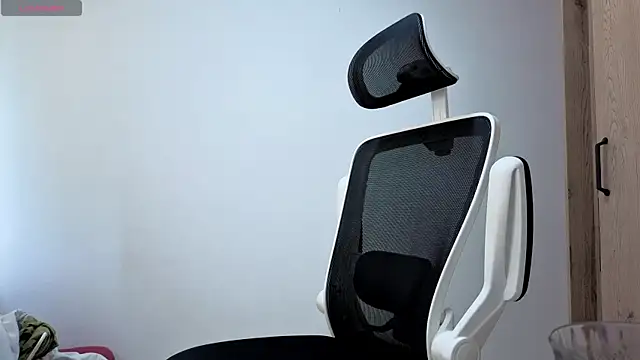 Cristopher23  online show from November 6, 2025, 12:31 pm