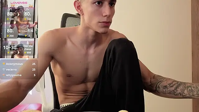 Cristopher23  online show from December 3, 2025, 1:43 pm