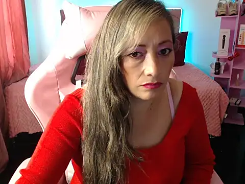 Snapshot of Melanyy_100 chatting on February 8, 2025, 8:53 pm Melanyy 100 online show from February 8, 2025, 8:53 pm