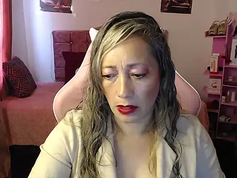 Snapshot of Melanyy_100 chatting on February 17, 2025, 7:12 pm Melanyy 100 online show from February 17, 2025, 7:12 pm