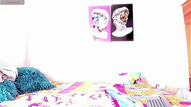 Lilybaudinx96 online show from November 14, 2025, 8:01 pm