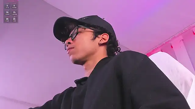 AkazaBoy  online show from June 30, 2026, 4:56 am