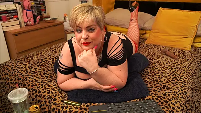 xXMiss BLK online show from June 13, 2026, 8:07 pm