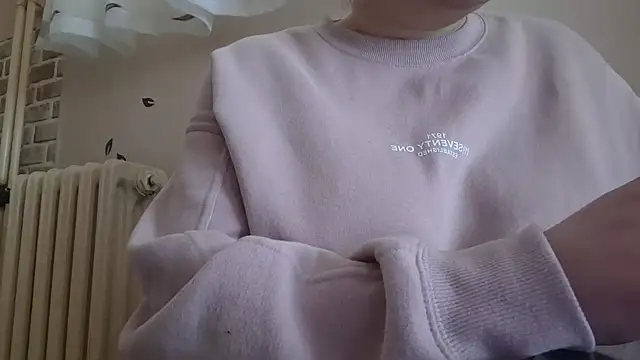 AalinnaK online show from February 24, 2025, 10:04 am