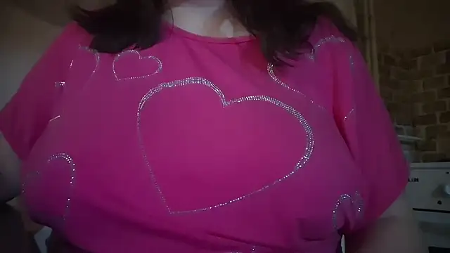 AalinnaK online show from December 17, 2025, 6:24 pm