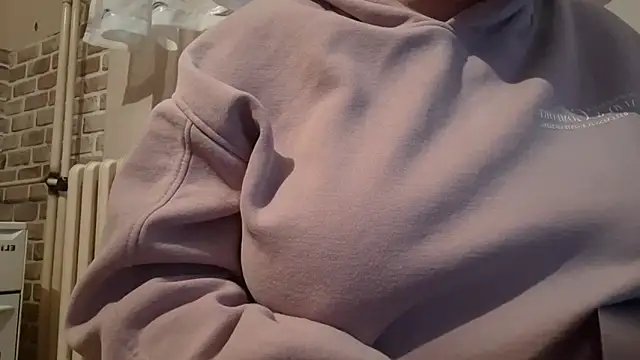 AalinnaK online show from February 14, 2025, 3:15 pm