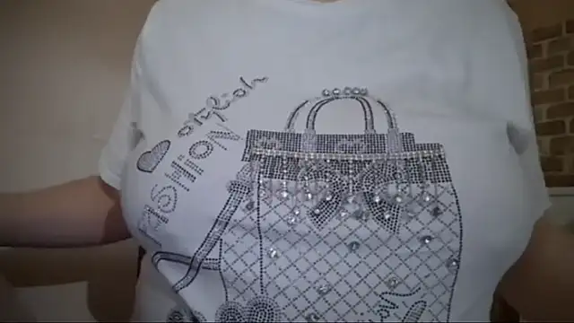 AalinnaK online show from January 13, 2026, 1:04 pm