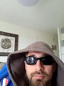 Snapshot of omarito100 chatting on April 12, 2026, 7:44 am omarito100 online show from April 12, 2026, 7:44 am