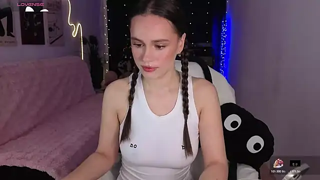 Emillias online show from December 23, 2025, 8:02 am