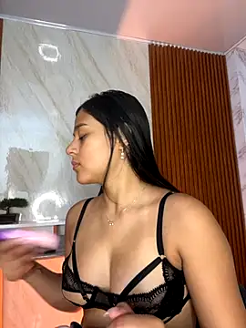 floriamANDjazmin online show from November 6, 2025, 6:56 pm