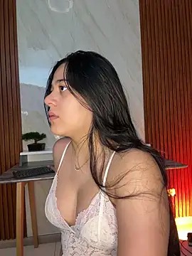 floriamANDjazmin online show from April 28, 2026, 7:07 pm