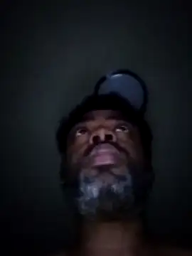 Snapshot of SLOWSTRO chatting on October 22, 2025, 12:37 pm SLOWSTRO online show from October 22, 2025, 12:37 pm