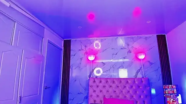 AuroraDiaz online show from December 22, 2025, 7:25 pm