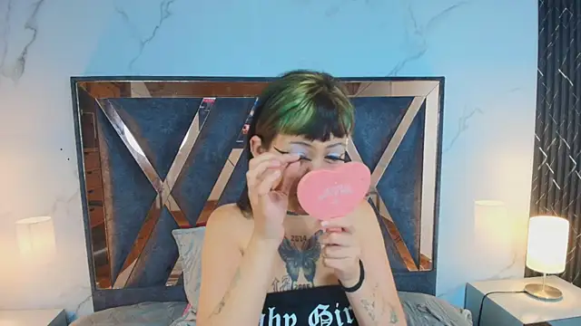 AuroraDiaz online show from April 4, 2026, 11:39 am