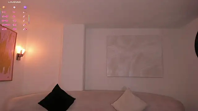 TaraLawrence online show from November 13, 2025, 4:05 am