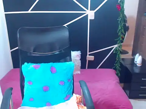 Snapshot of LUCY_LI chatting on March 10, 2025, 6:34 pm LUCY LI online show from March 10, 2025, 6:34 pm