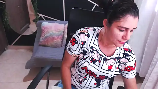 Snapshot of LUCY_LI chatting on January 24, 2025, 6:04 pm LUCY LI online show from January 24, 2025, 6:04 pm