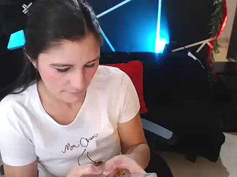 Snapshot of LUCY_LI chatting on November 16, 2025, 7:29 pm LUCY LI online show from November 16, 2025, 7:29 pm