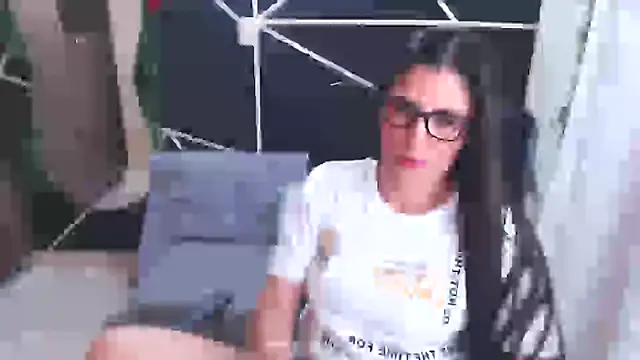 Snapshot of LUCY_LI chatting on January 27, 2025, 6:20 pm LUCY LI online show from January 27, 2025, 6:20 pm