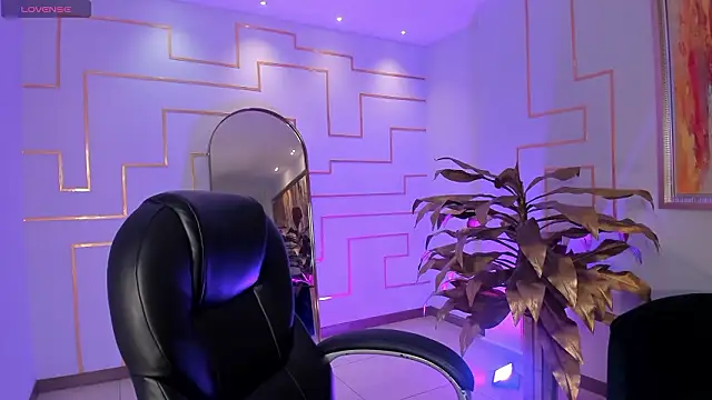 Snapshot of AllisonRogersX chatting on February 5, 2026, 2:40 am AllisonRogersX online show from February 5, 2026, 2:40 am