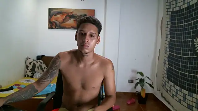 Snapshot of JacobandChloee chatting on March 17, 2025, 7:46 am JacobandChloee online show from March 17, 2025, 7:46 am