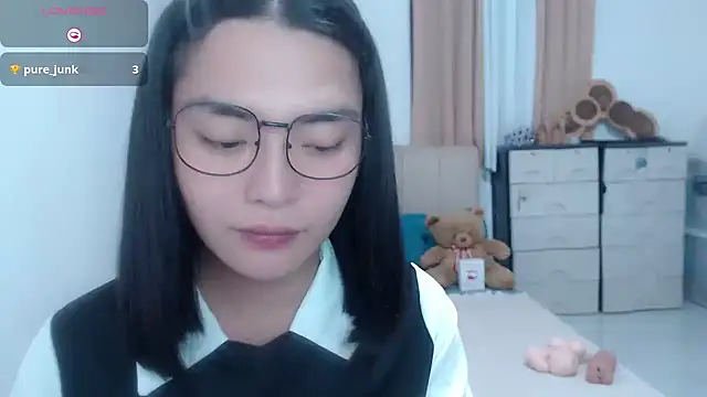 zhaviahale21 online show from August 2, 2026, 12:14 pm