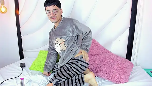 Snapshot of Hugo_Coopers chatting on February 14, 2025, 4:04 am Hugo Coopers online show from February 14, 2025, 4:04 am