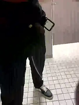 Snapshot of IMakeOF chatting on January 12, 2026, 8:21 am IMakeOF online show from January 12, 2026, 8:21 am