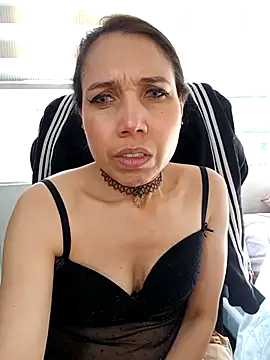 KimPielCanela online show from January 7, 2026, 9:20 pm