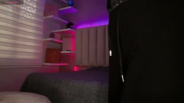 Megan mooree  online show from October 30, 2025, 12:14 pm