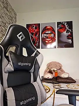 Antonella2 m online show from March 12, 2026, 1:04 pm