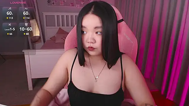 Suzy Baee online show from December 4, 2024, 12:30 pm