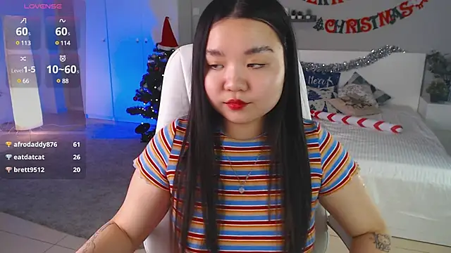 Suzy Baee online show from December 25, 2024, 3:28 pm