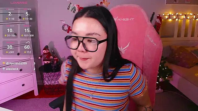 Suzy Baee online show from December 23, 2024, 3:33 pm