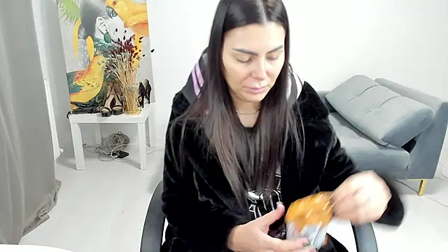 kilenyapatrice online show from January 14, 2026, 2:53 pm