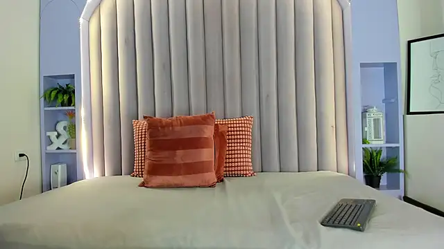 Snapshot of JaylaScott__ chatting on February 19, 2026, 11:51 am JaylaScott online show from February 19, 2026, 11:51 am