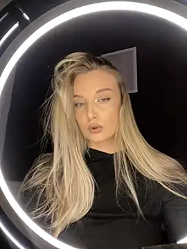 Snapshot of Alisa_Rise chatting on February 26, 2025, 8:15 pm Alisa Rise online show from February 26, 2025, 8:15 pm