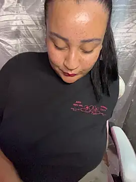 alexxaa96 online show from November 15, 2025, 4:05 am