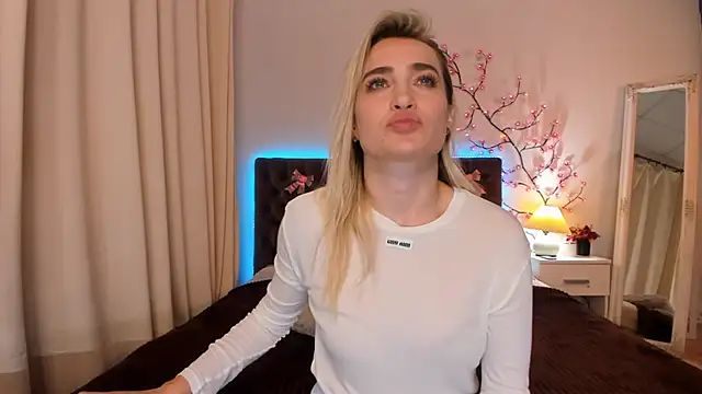 KateOwyns online show from March 27, 2026, 1:23 pm