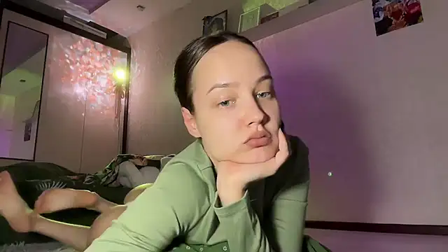 milkyWeyy online show from March 12, 2026, 1:59 pm